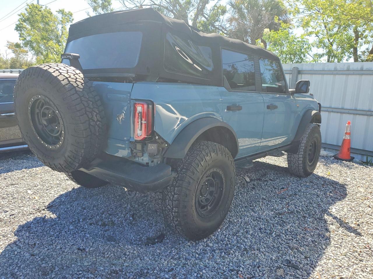 2023 Ford Bronco Base - Image 3
