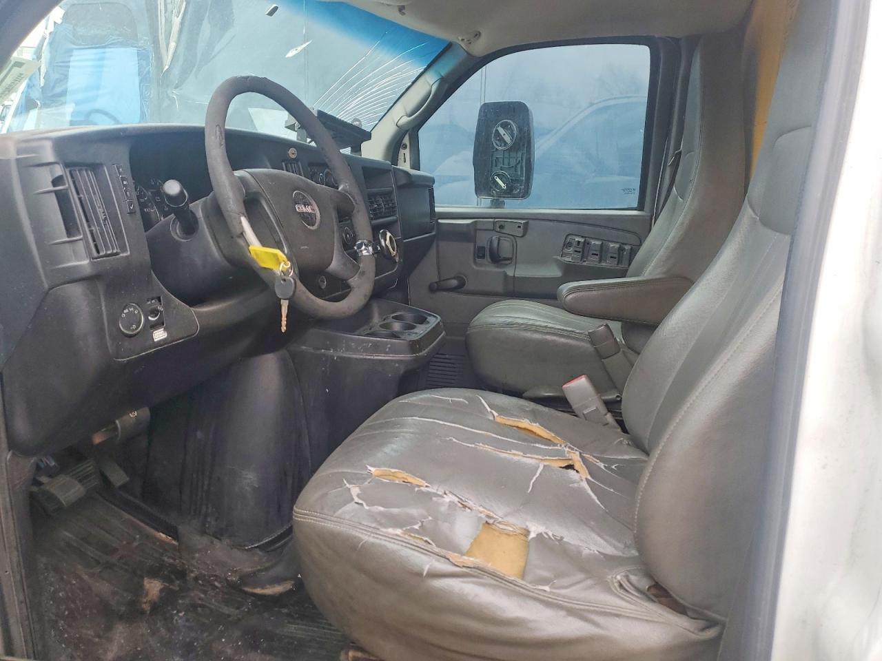 2011 GMC Savana Cutaway G3500 - Фото 7