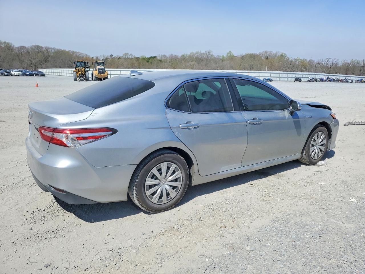 2019 Toyota Camry Hybrid - Image 3