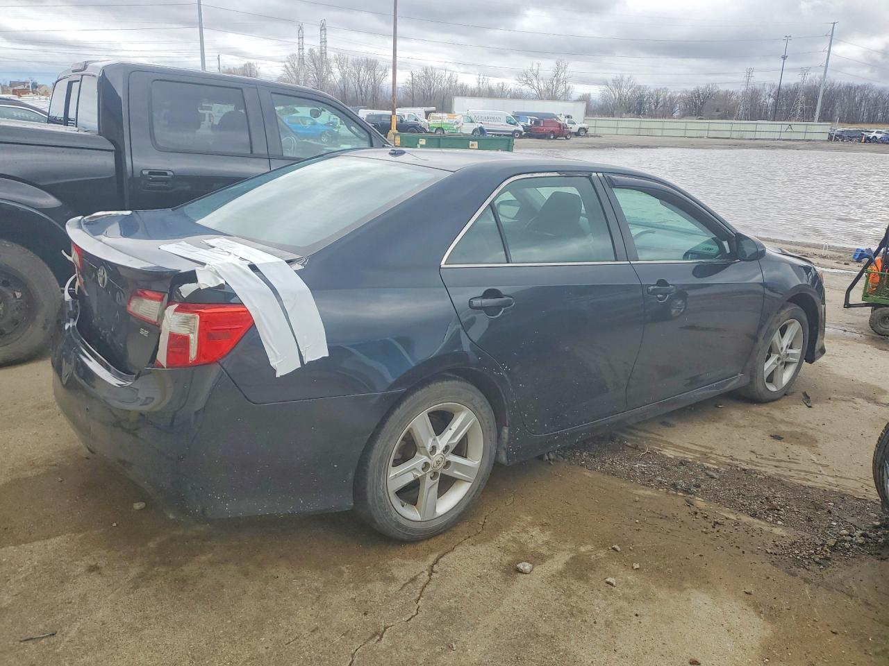 2013 Toyota Camry Se - Image 3