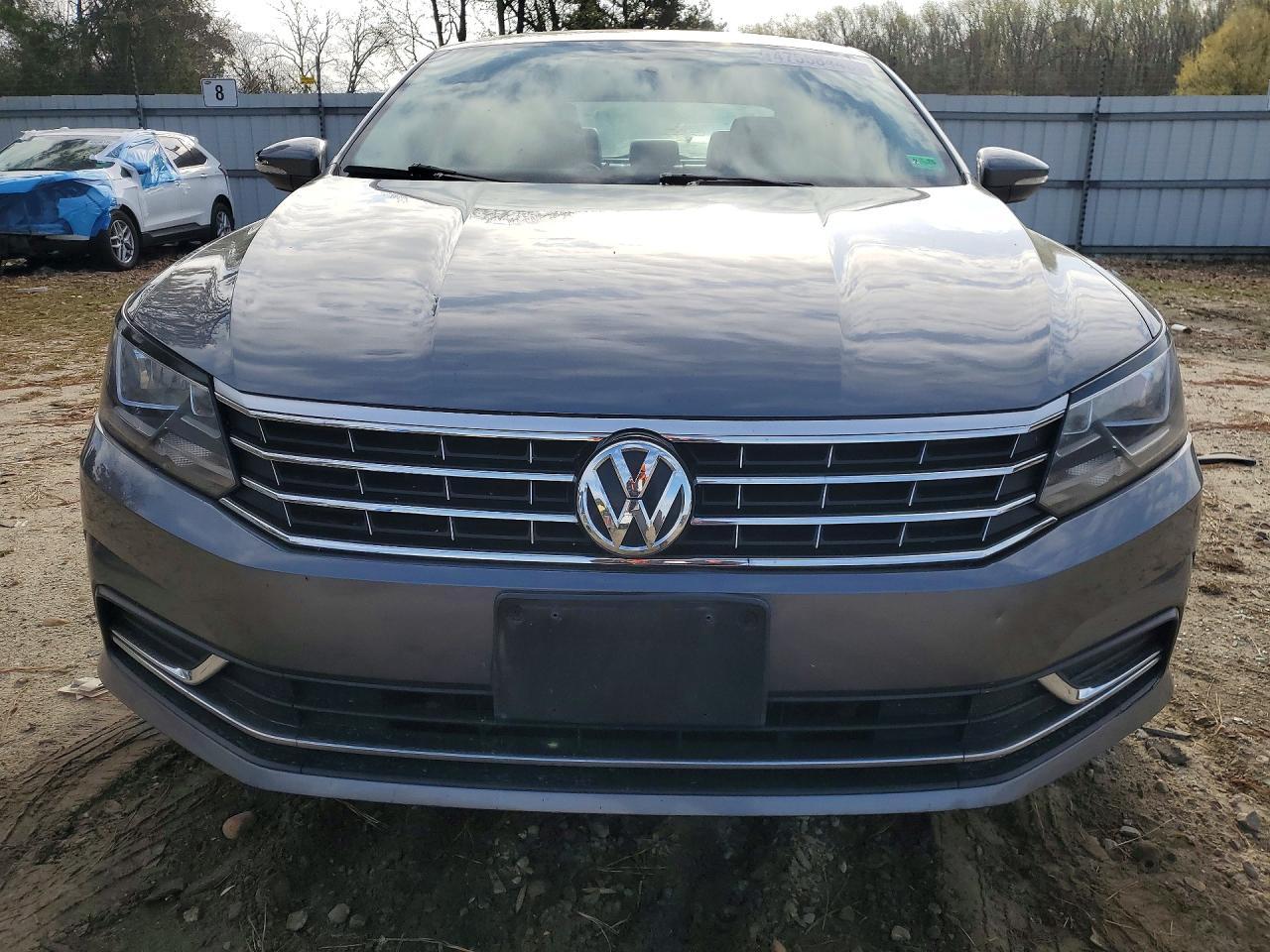 2018 Volkswagen Passat Se - Фото 5