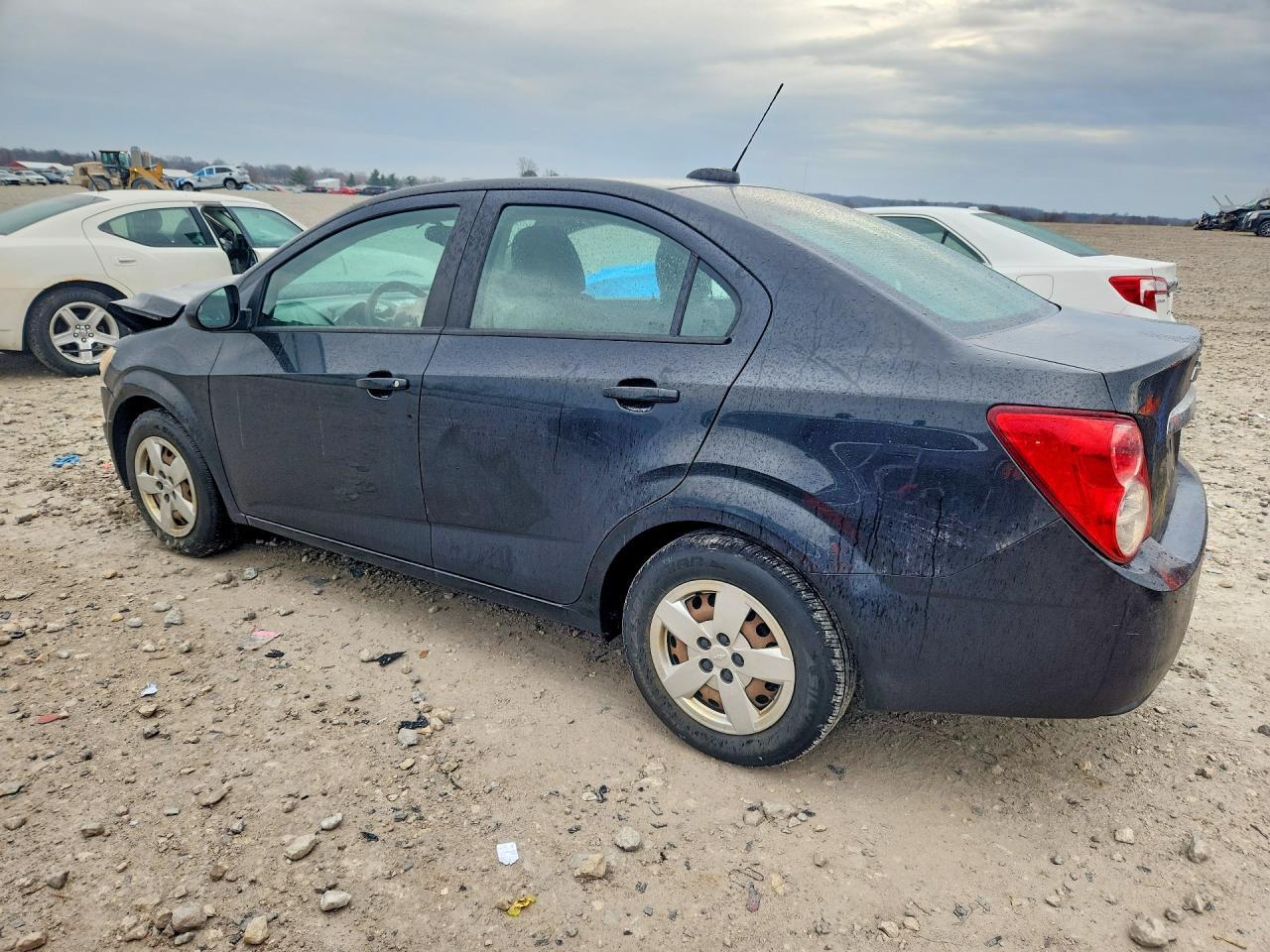 2015 Chevrolet Sonic Ls - Image 2
