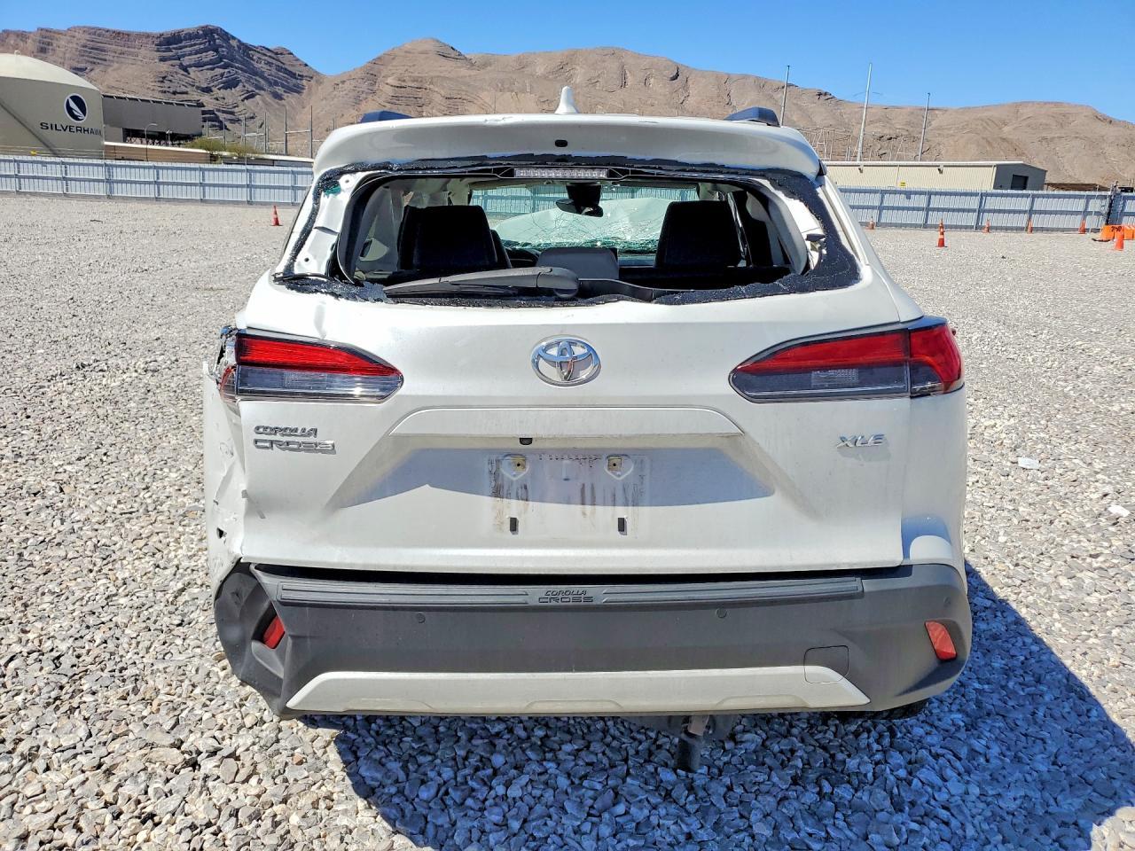 2022 Toyota Corolla Cross Xle - Image 6