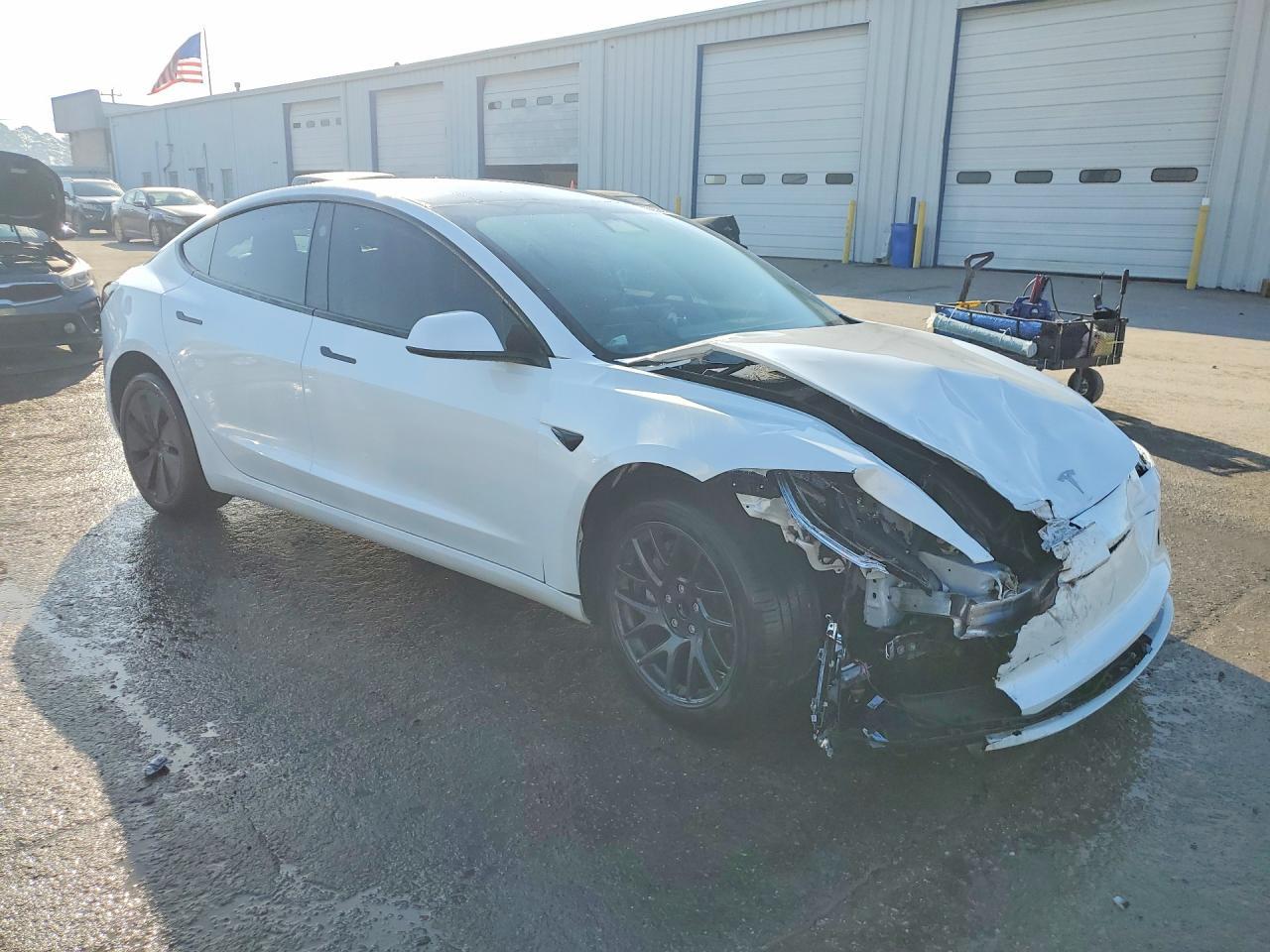 2024 Tesla Model 3 - Фото 4
