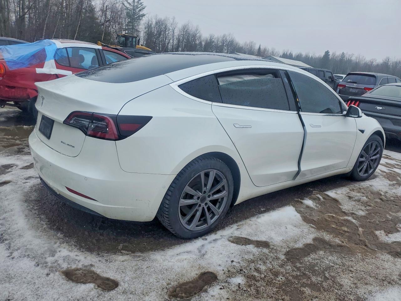 2022 Tesla Model 3 - Фото 3