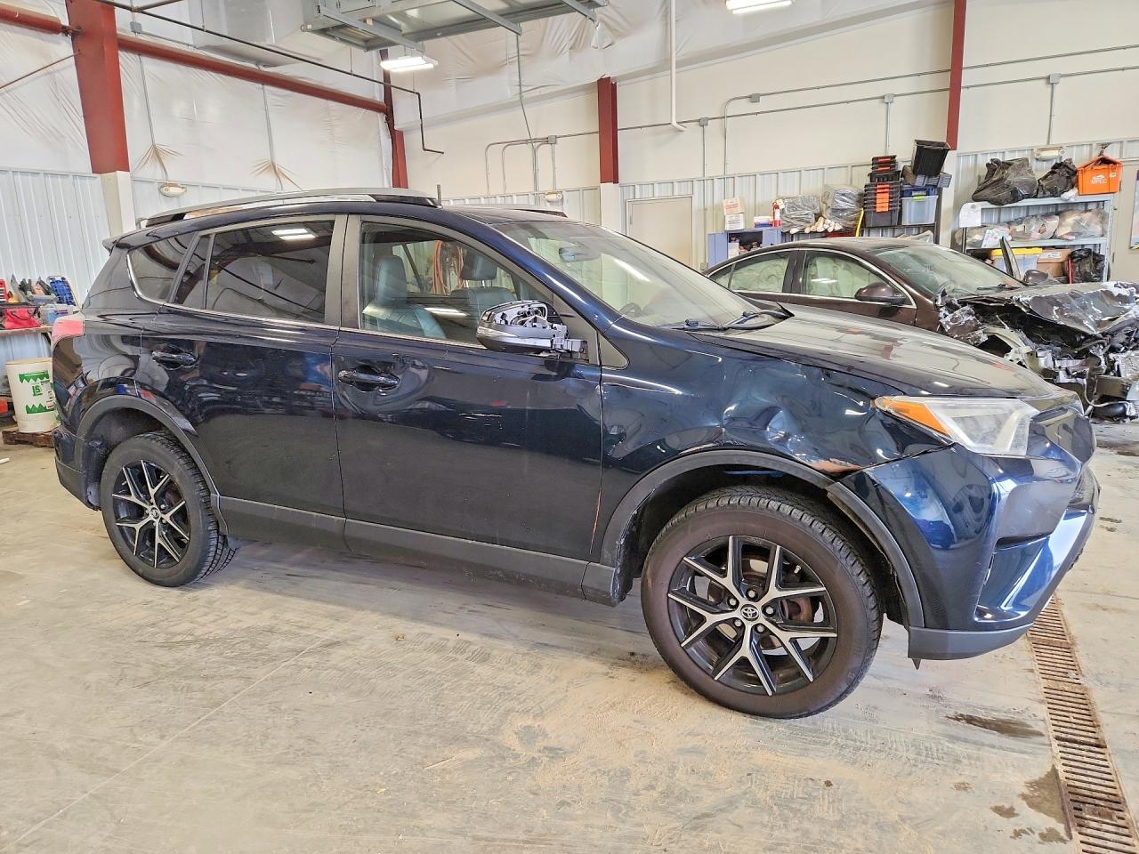 2017 Toyota Rav4 Se - Фото 4