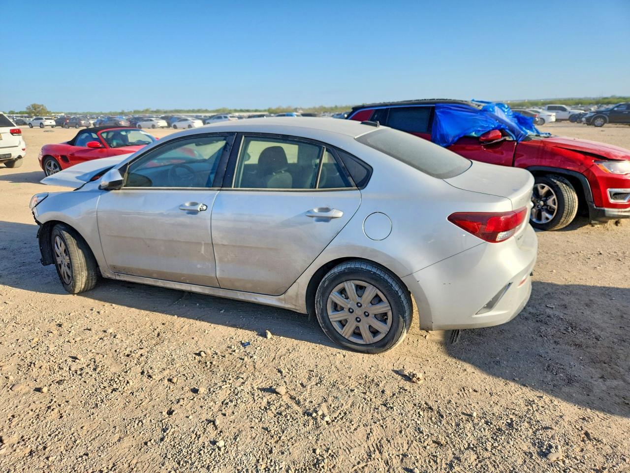 2021 Kia Rio - Фото 2