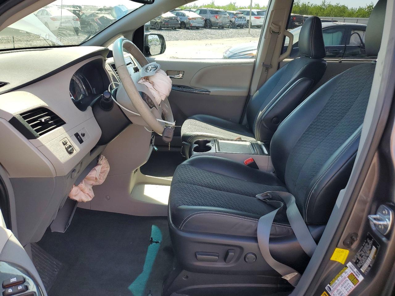 2012 Toyota Sienna Se 8-Passenger - Фото 7