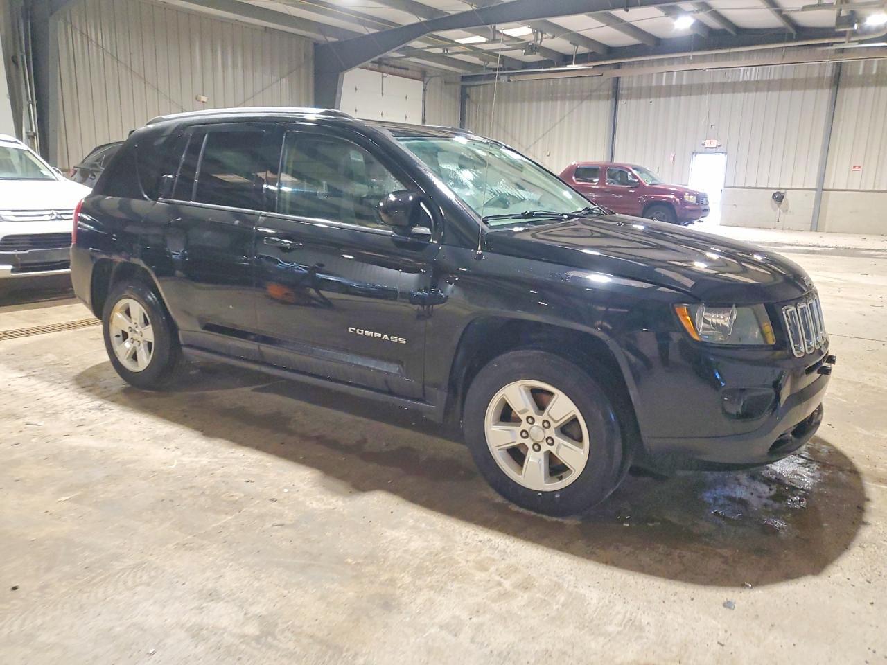 2017 Jeep Compass Latitude - Image 4