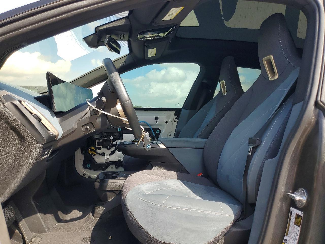 2023 BMW Ix xDrive50 - Image 7