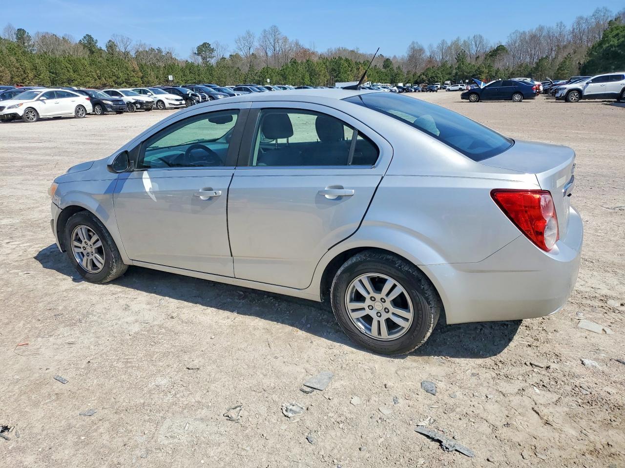 2013 Chevrolet Sonic Lt - Image 2