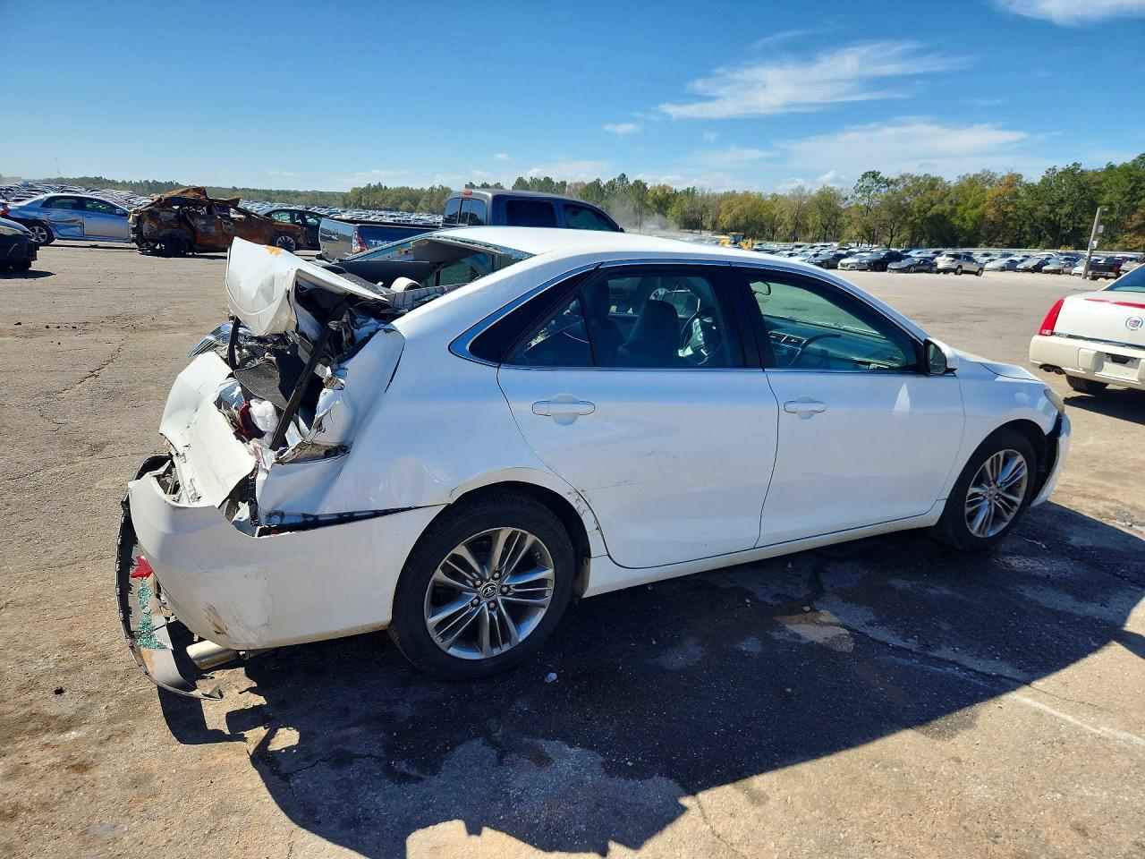 2016 Toyota Camry Se - Image 3