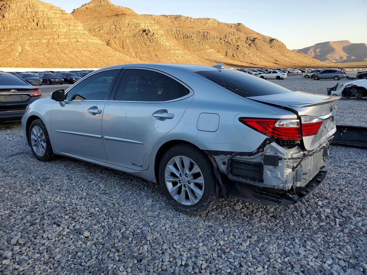 2013 Lexus Es 300H Base - Фото 2