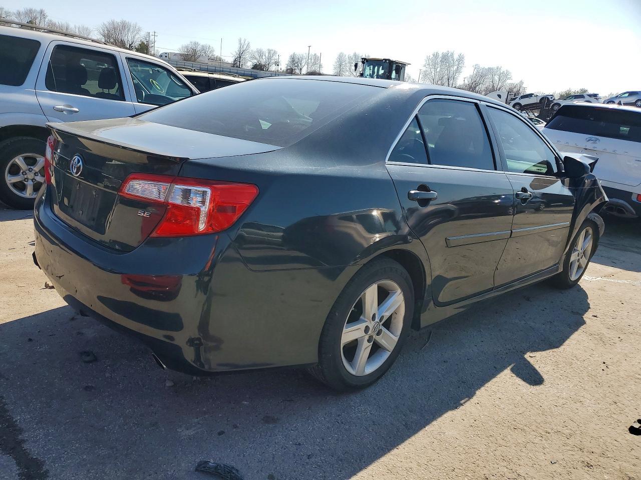 2014 Toyota Camry Se - Image 3