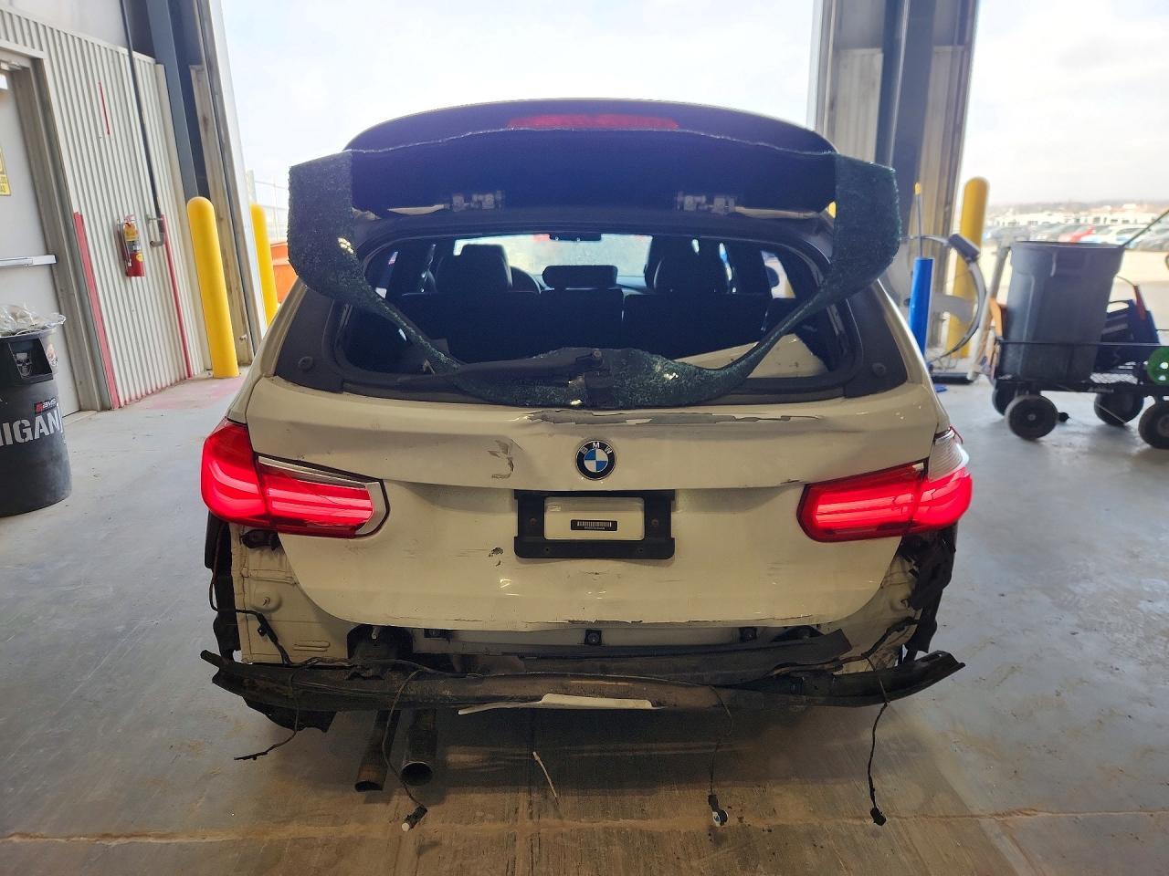 2017 BMW 330 Xi - Фото 6