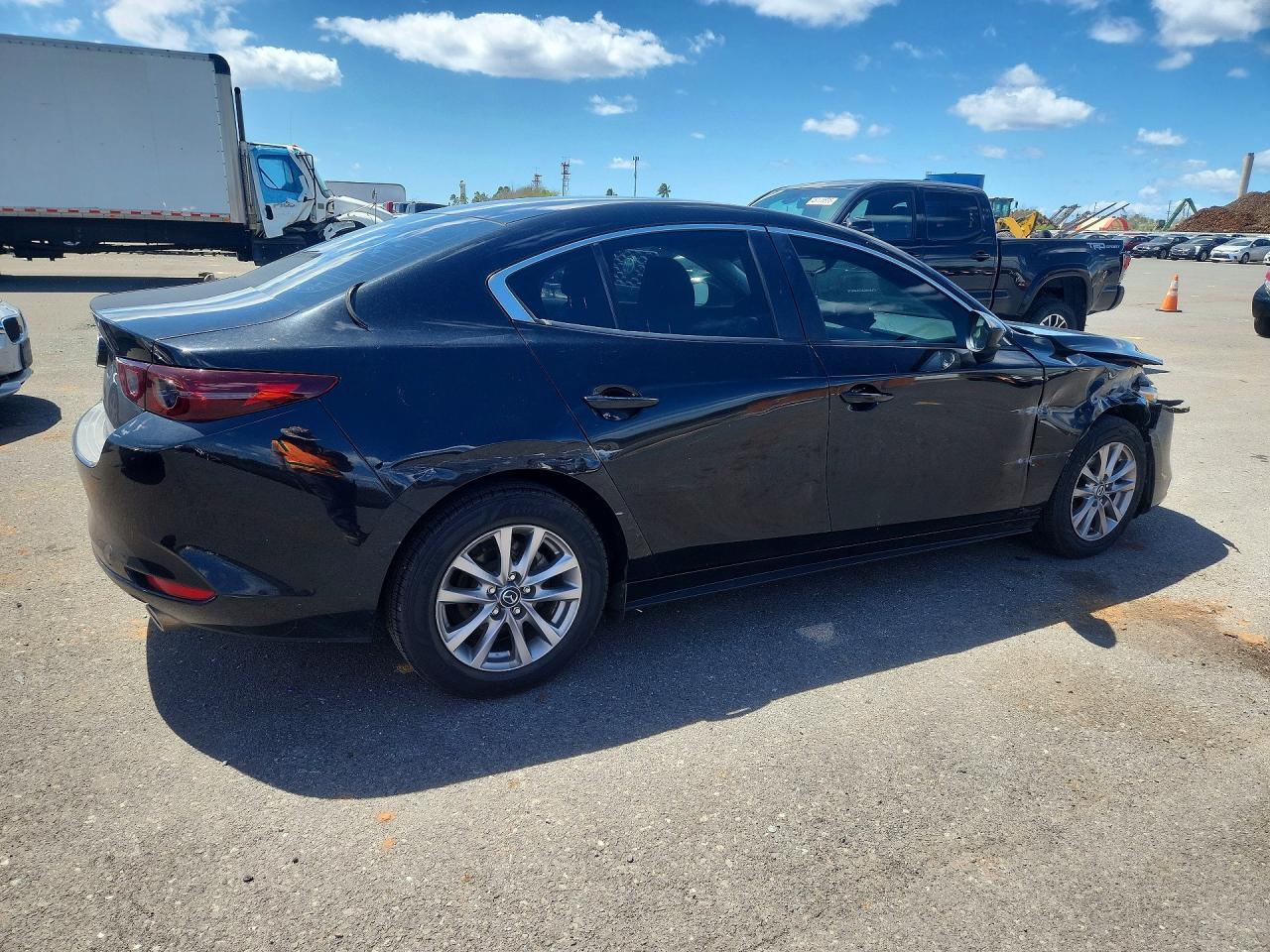 2021 Mazda 3 - Фото 3