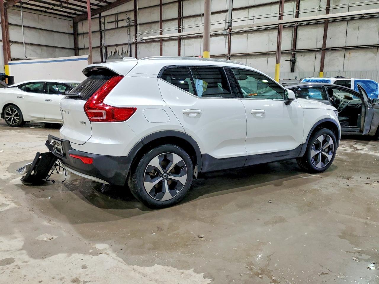 2025 Volvo Xc40 Plus - Фото 3