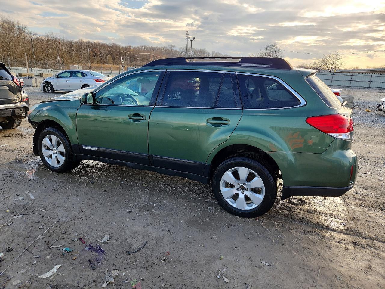 2010 Subaru Outback 2.5I Premium - Фото 2