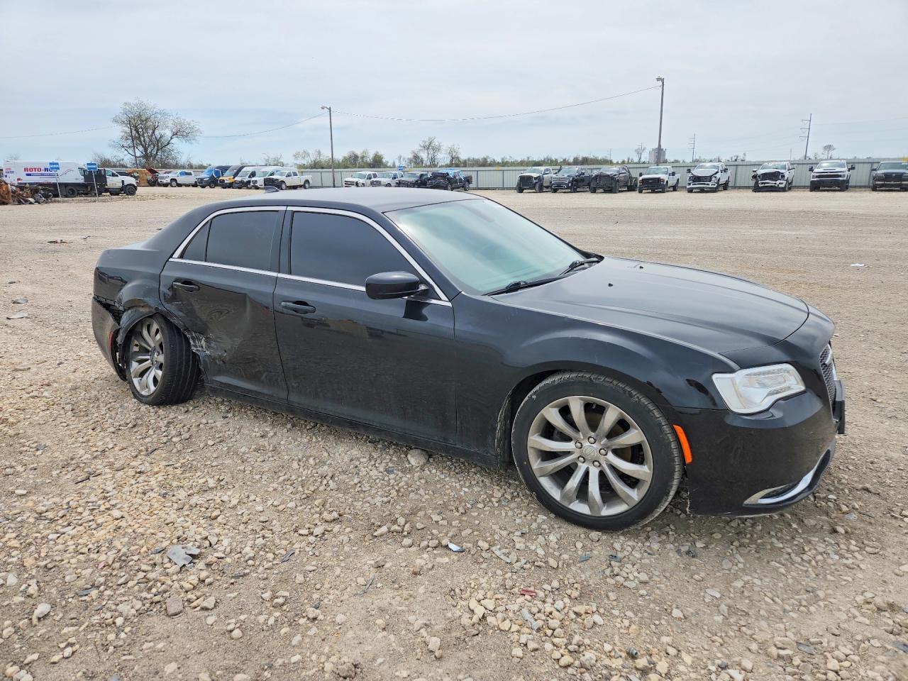 2020 Chrysler 300 Touring - Image 4