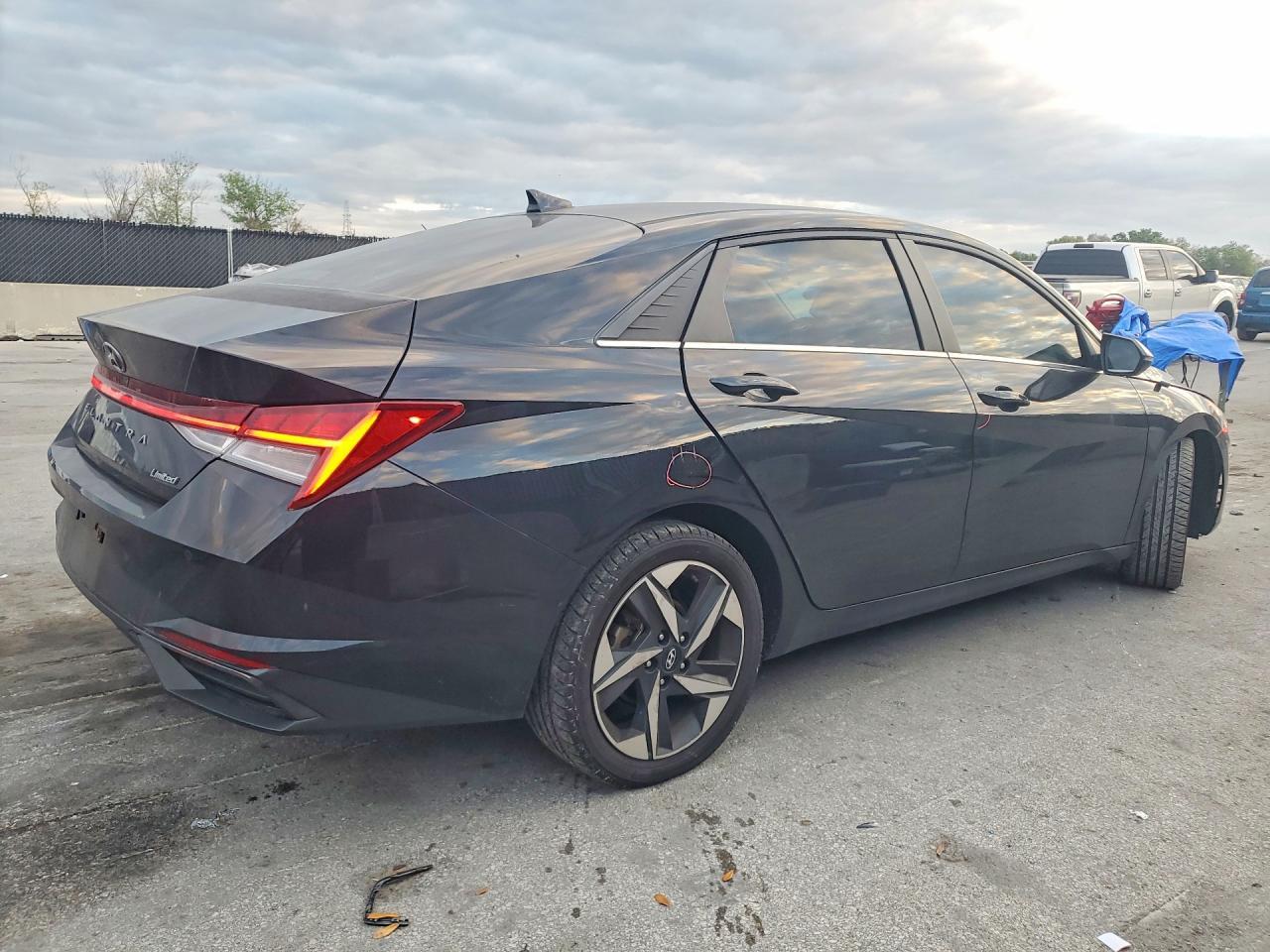 2023 Hyundai Elantra Limited - Image 3