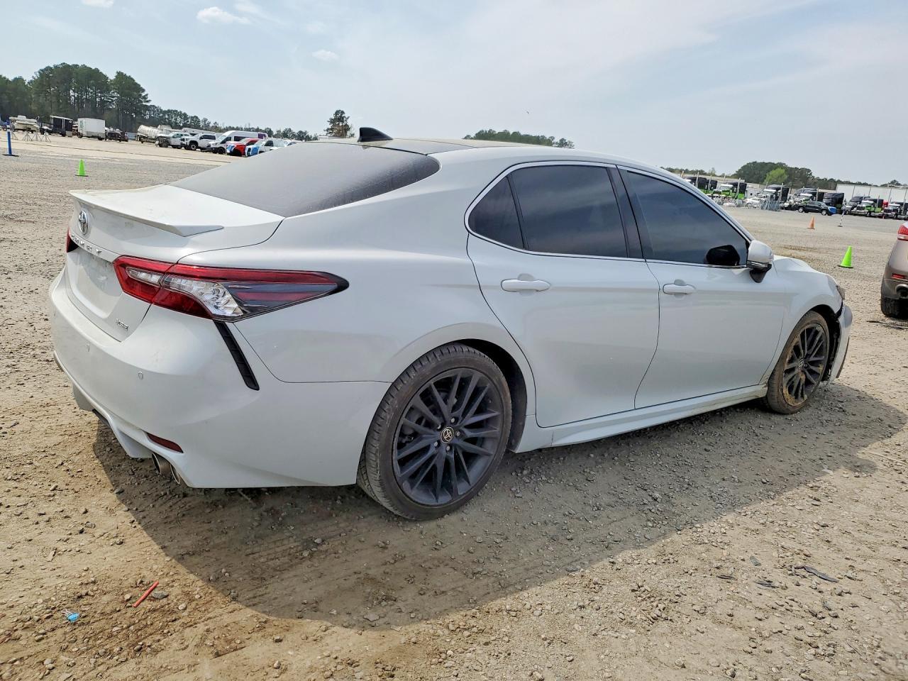 2022 Toyota Camry Xse V6 - Image 3