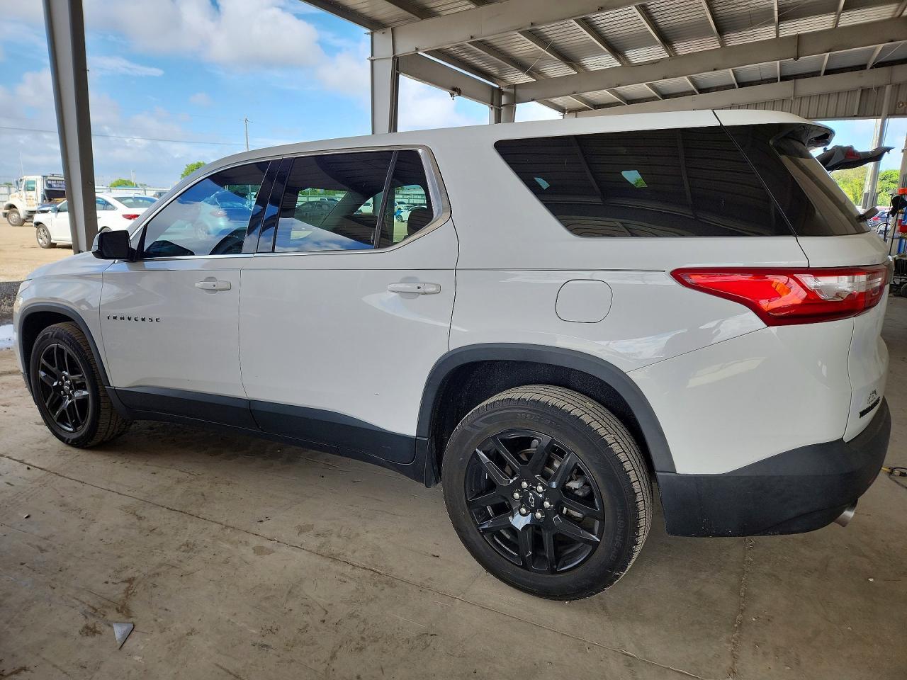 2019 Chevrolet Traverse Ls - Фото 2