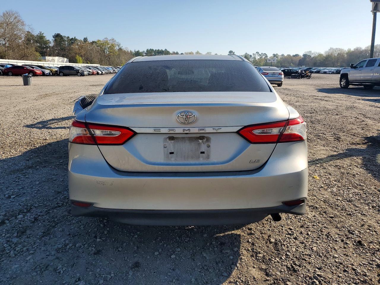 2018 Toyota Camry Le - Фото 6