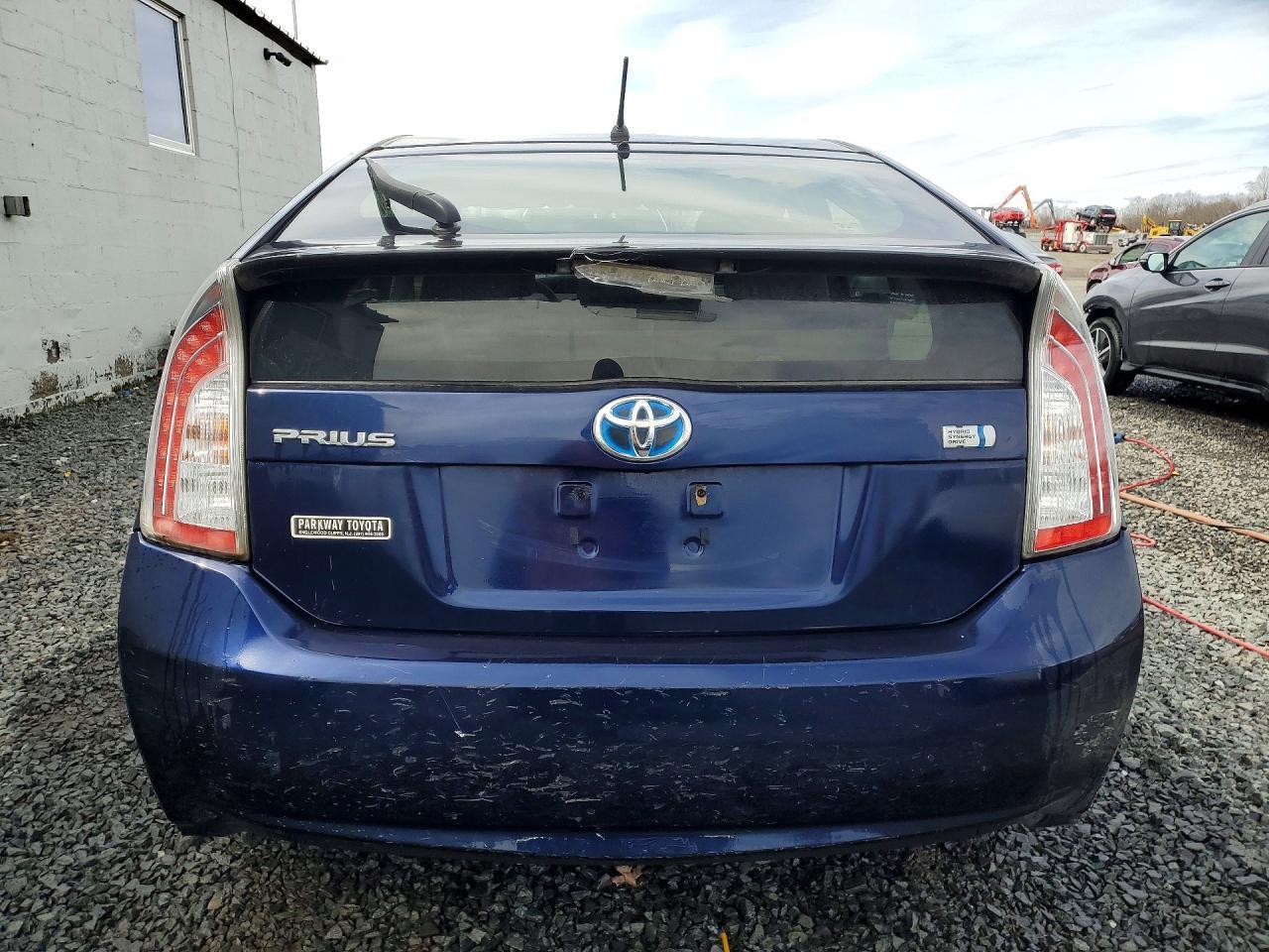 2013 Toyota Prius Two - Фото 6