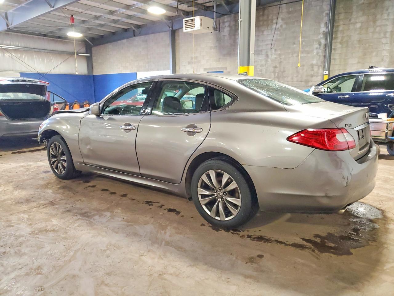 2013 Infiniti M37 X - Image 2