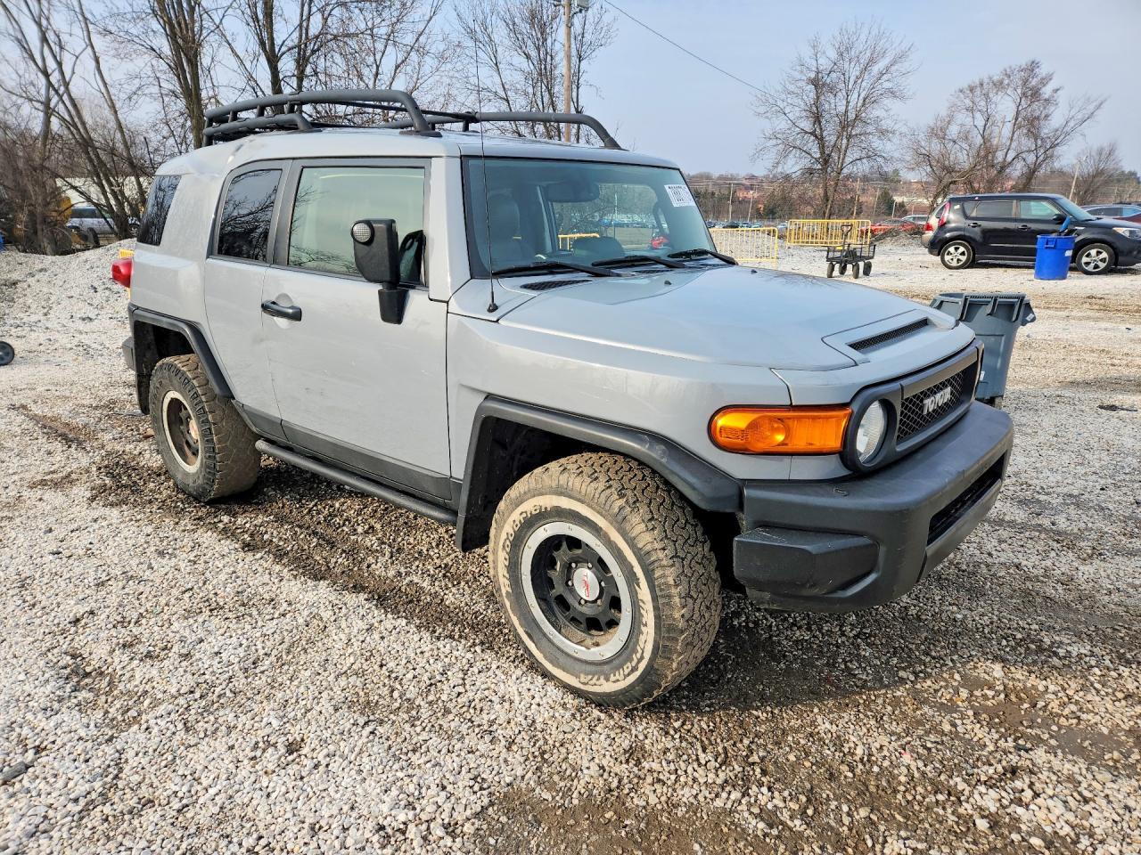 2013 Toyota Fj Cruiser Base - Image 4