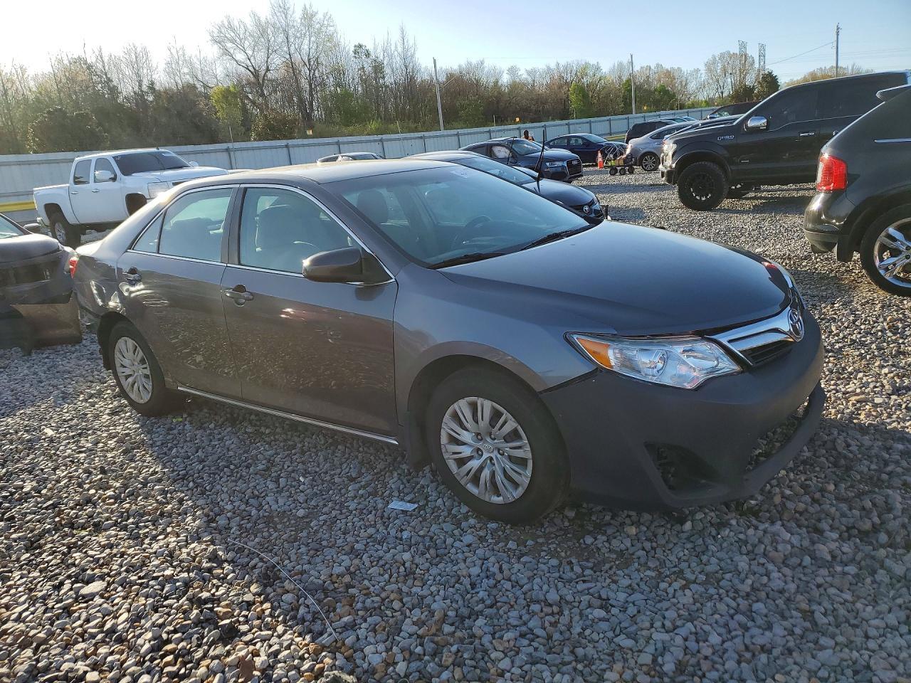 2014 Toyota Camry Le - Image 4