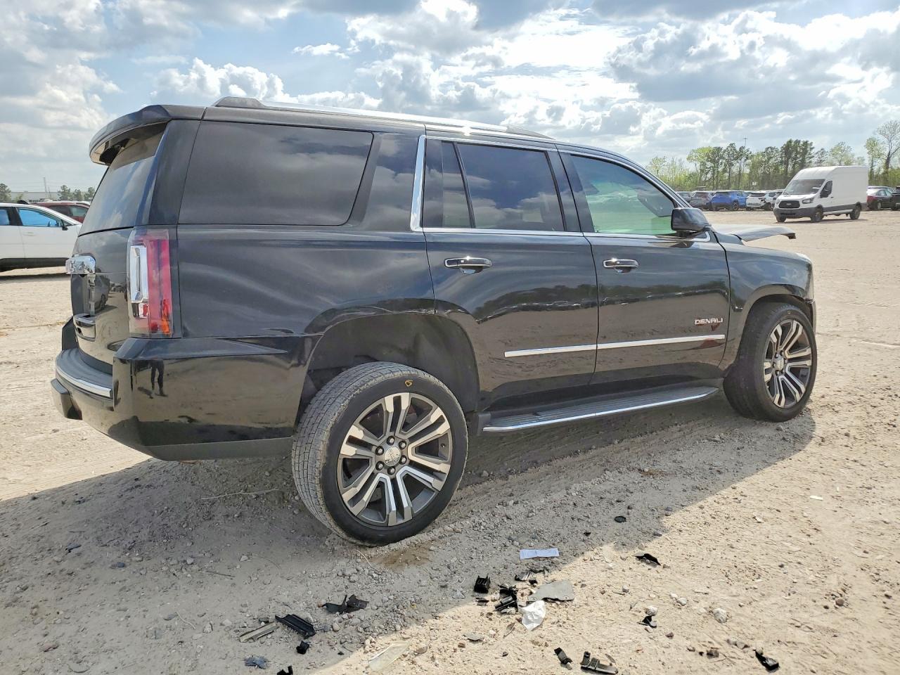 2017 GMC Yukon Denali - Фото 3