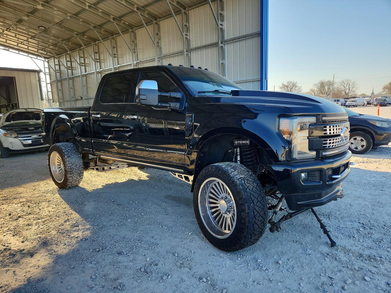2017 Ford F350 Super Duty - Фото 4