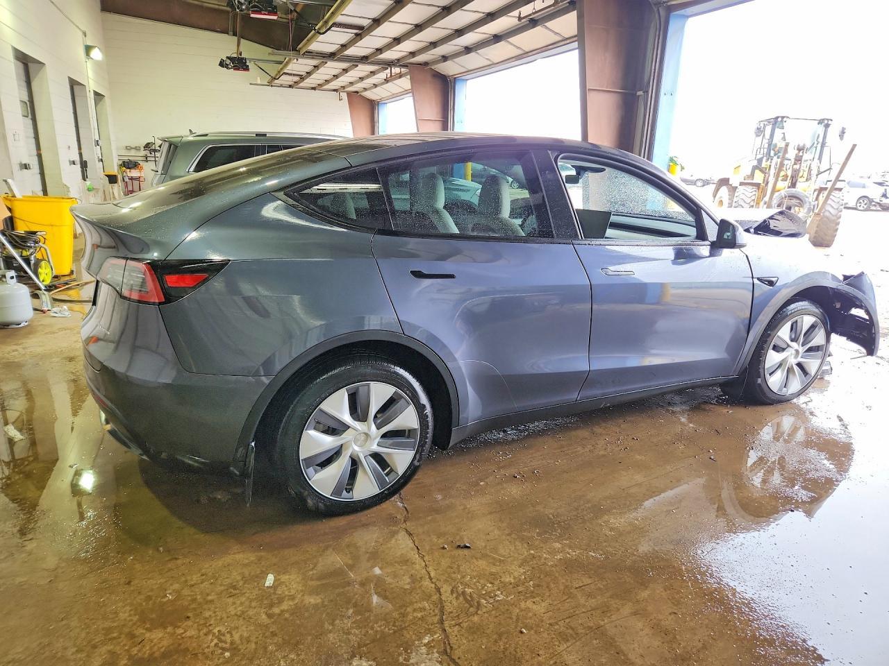2023 Tesla Model Y - Image 3