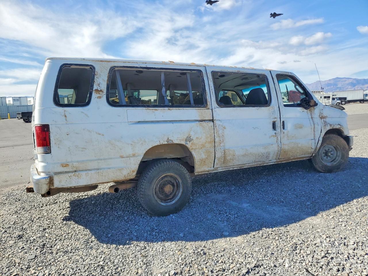 2008 Ford Econoline E350 Super Duty Wagon - Image 3