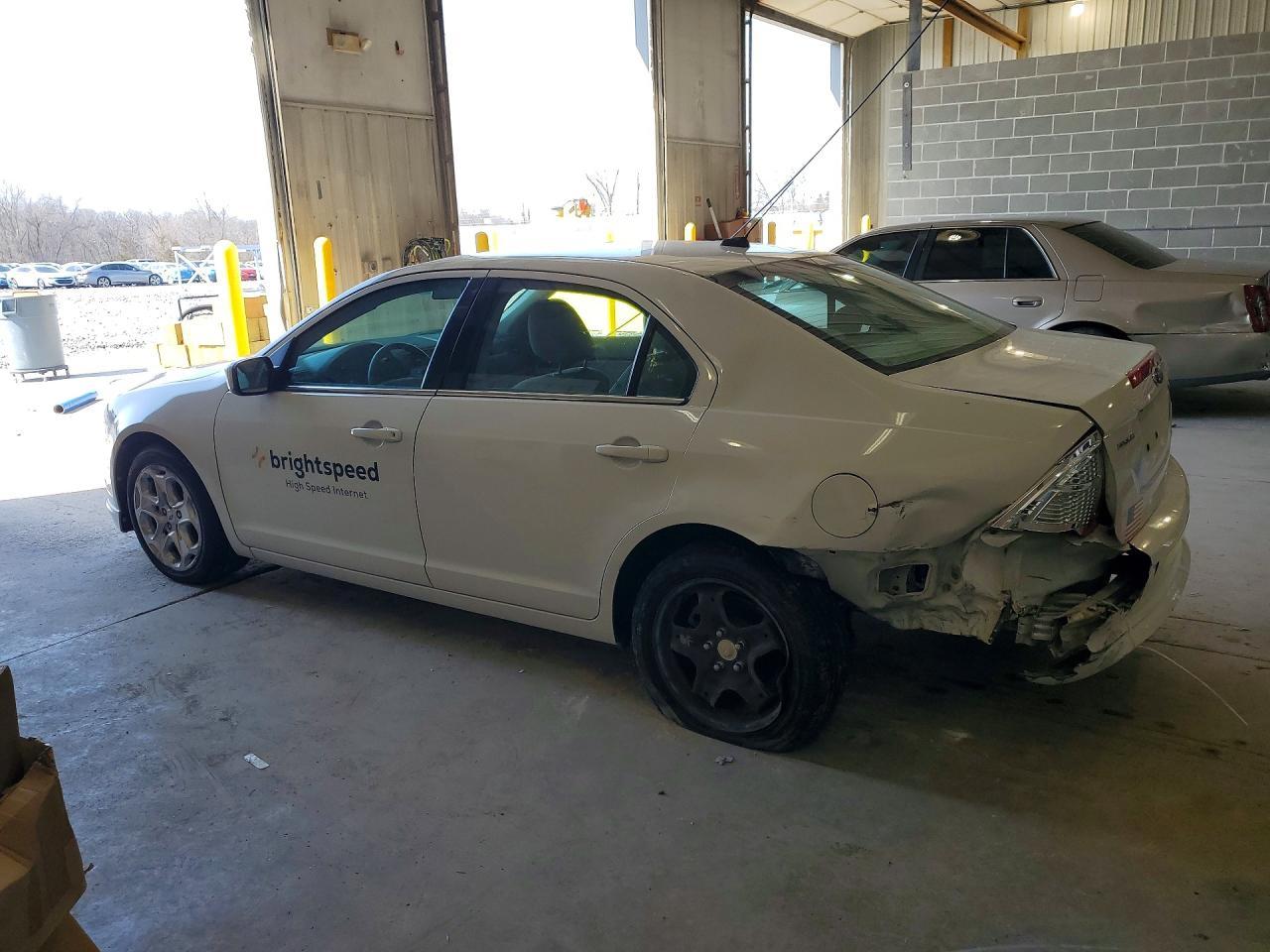 2010 Ford Fusion - Фото 2
