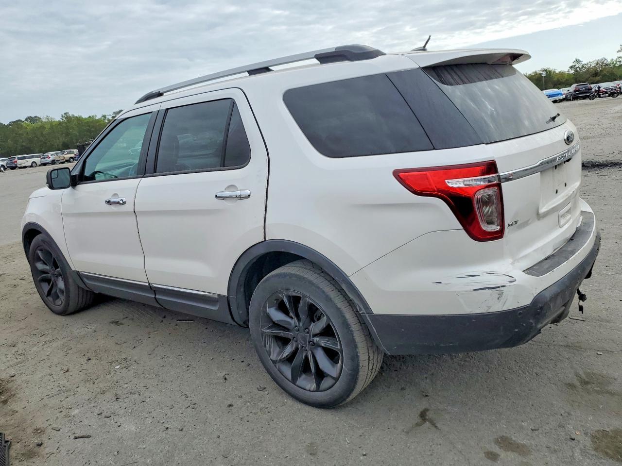 2013 Ford Explorer Xlt - Image 2