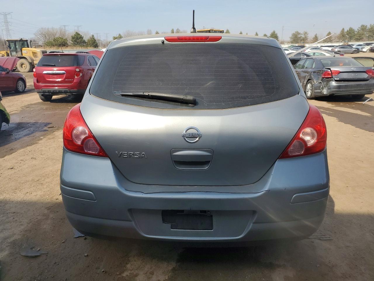 2010 Niss Versa - Фото 6