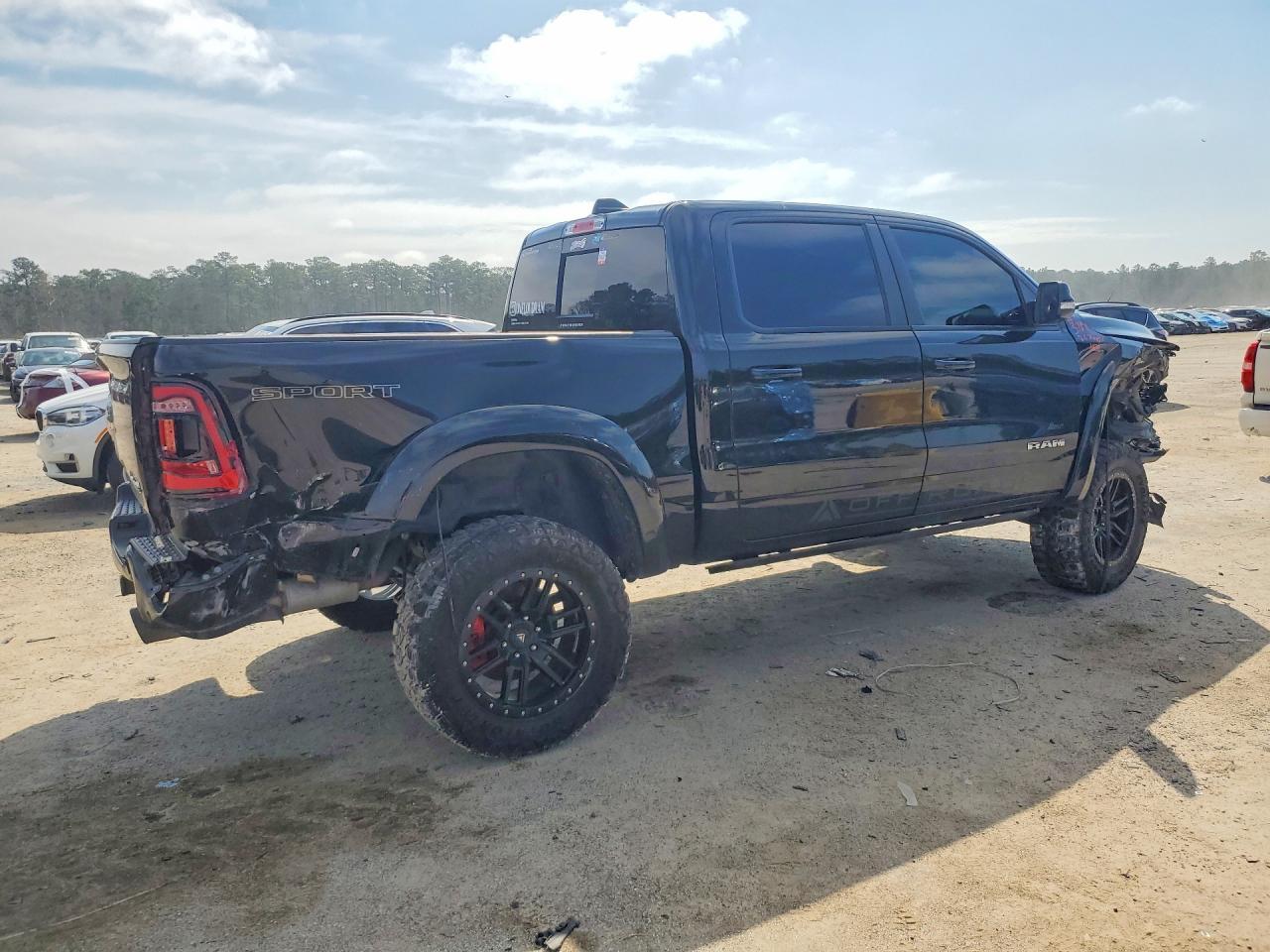 2022 Ram 1500 Laramie - Фото 3