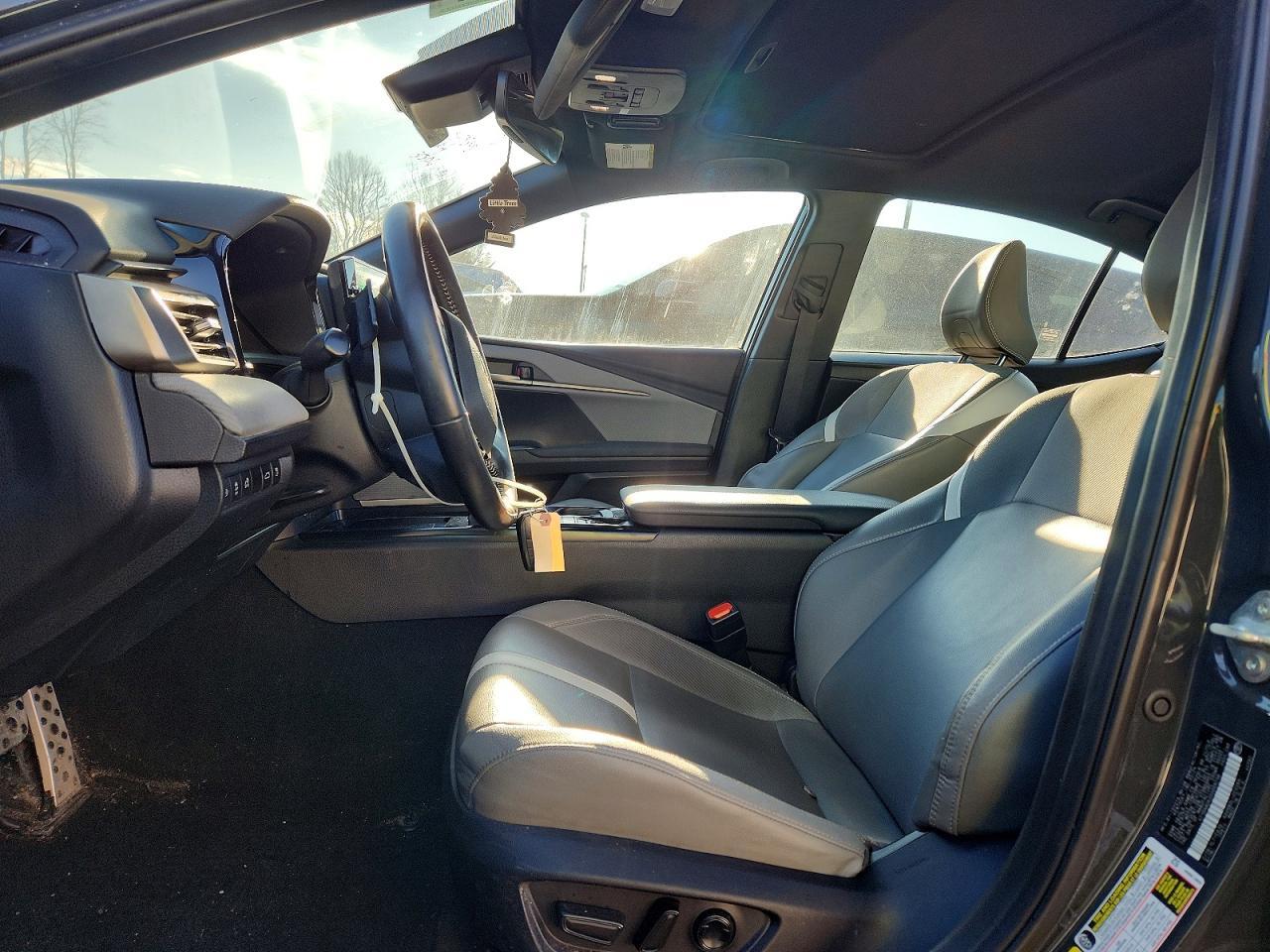 2025 Toyota Camry Se - Image 7