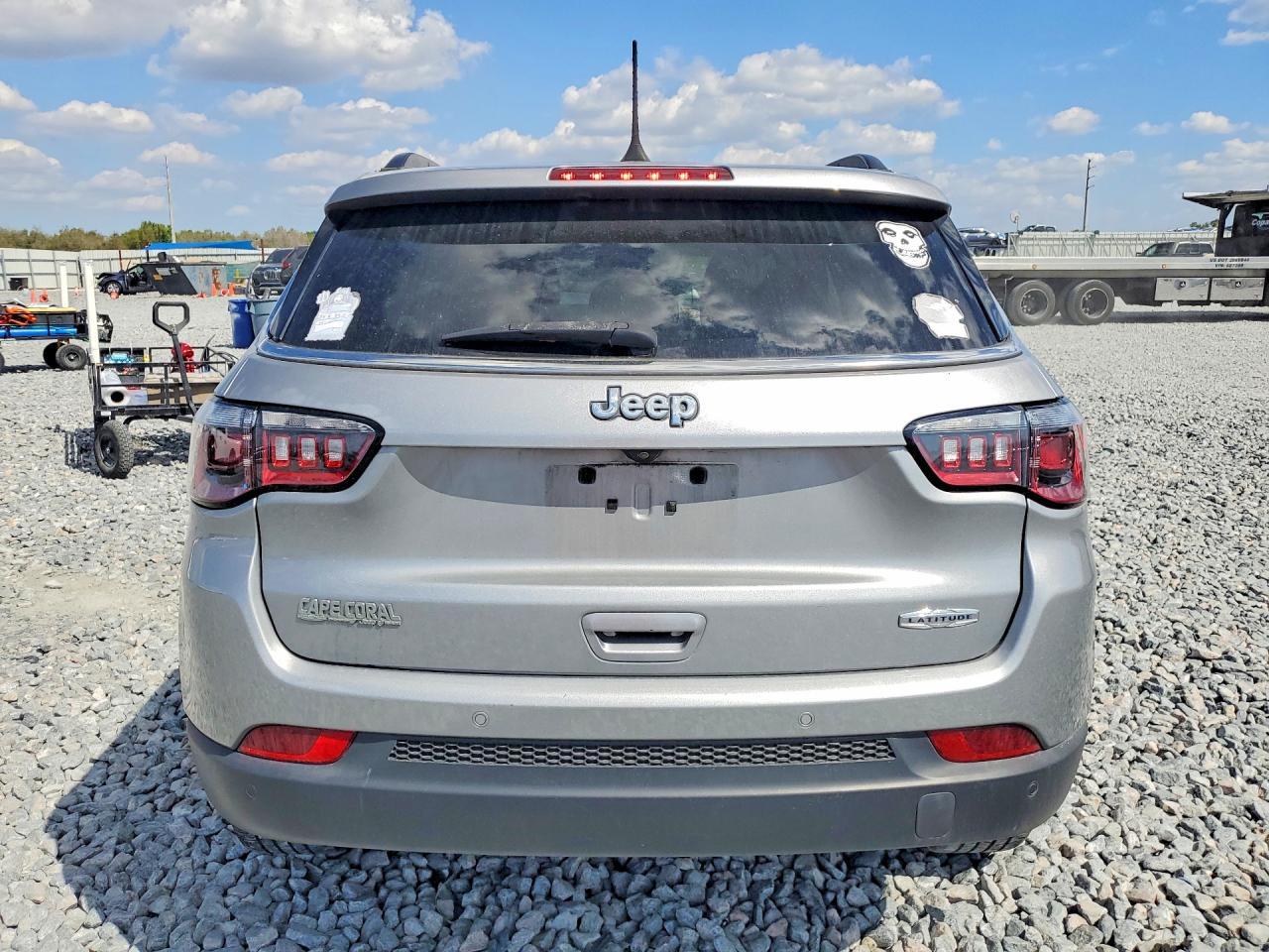 2020 Jeep Compass Latitude - Image 6