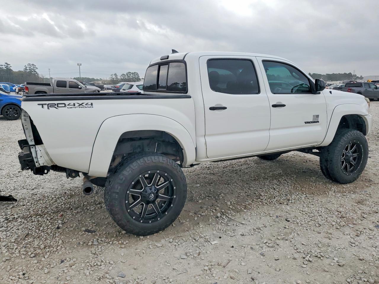 2015 Toyota Tacoma V6 - Фото 3