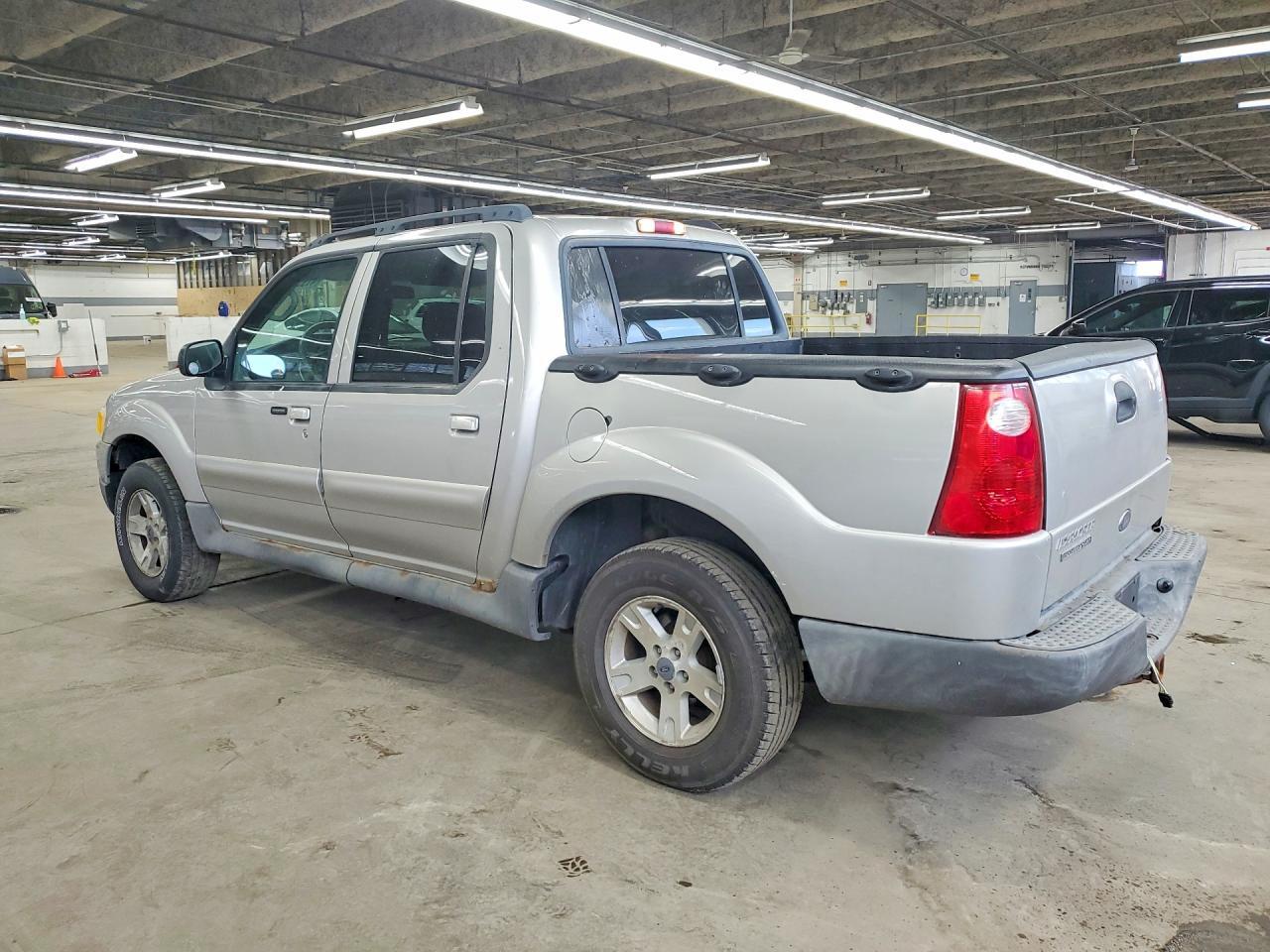 2005 Ford Explorer Sport Trac - Фото 2