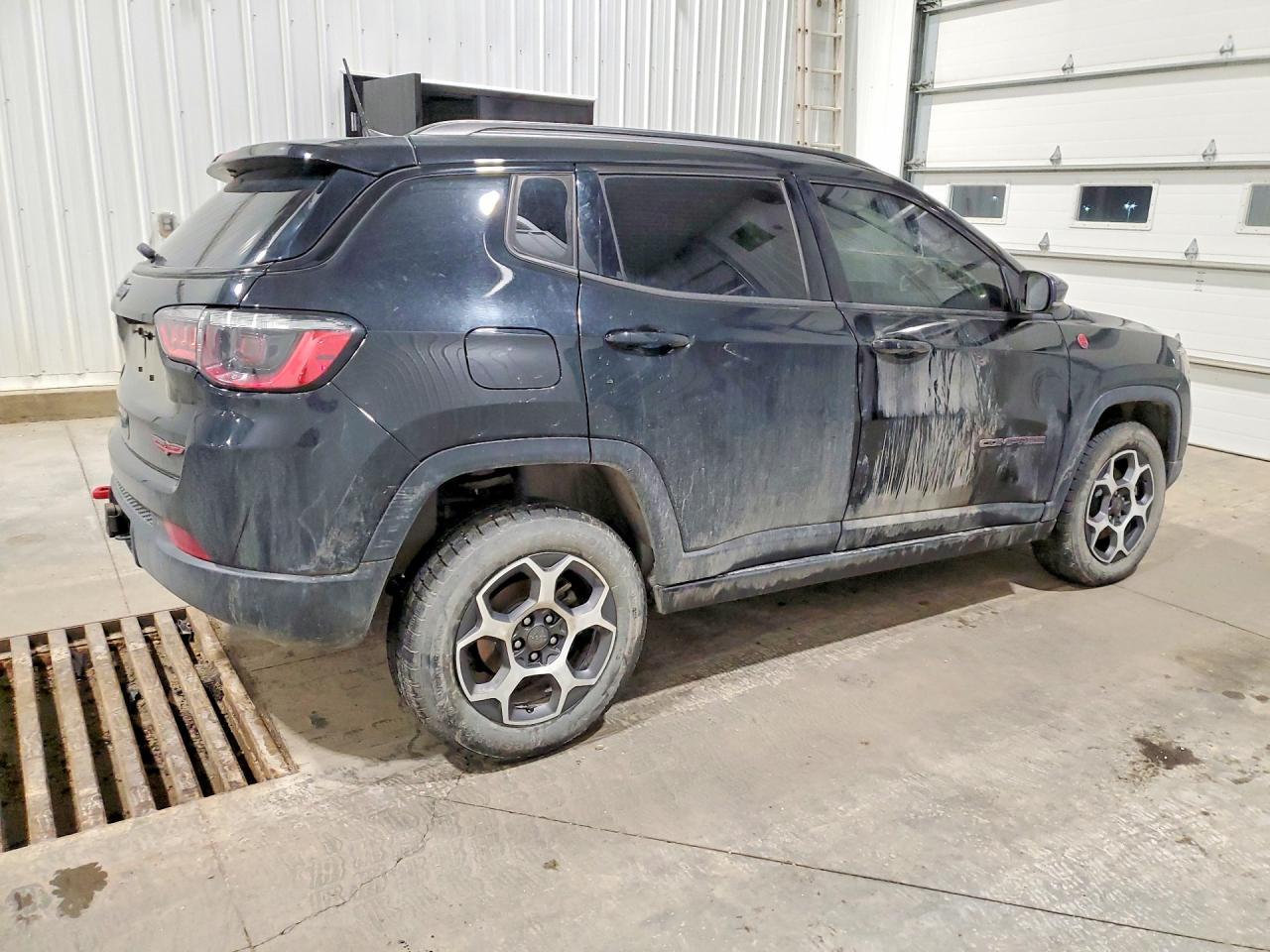 2022 Jeep Compass Trailhawk - Image 3