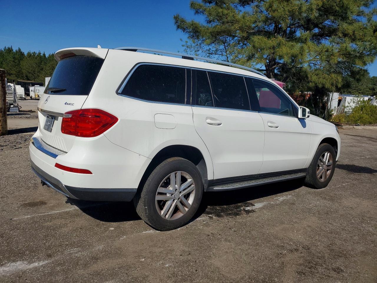 2014 Mercedes-Benz Gl 450 4Matic - Image 3