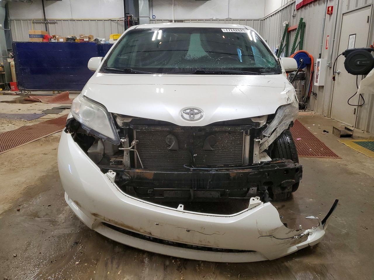 2015 Toyota Sienna Xle 7-Passenger - Image 5