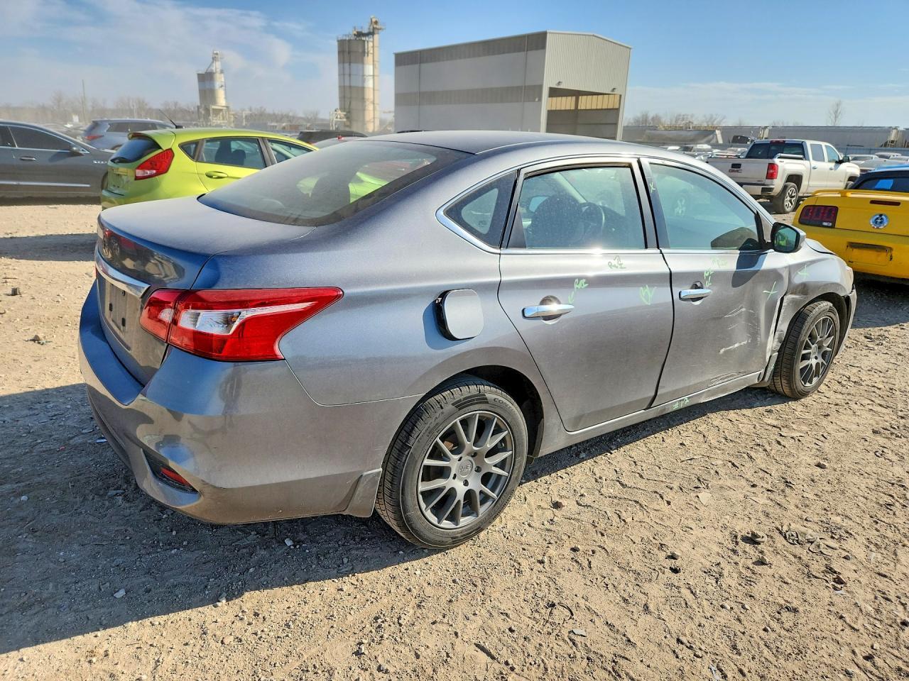 2017 Nissan Sentra S - Фото 3
