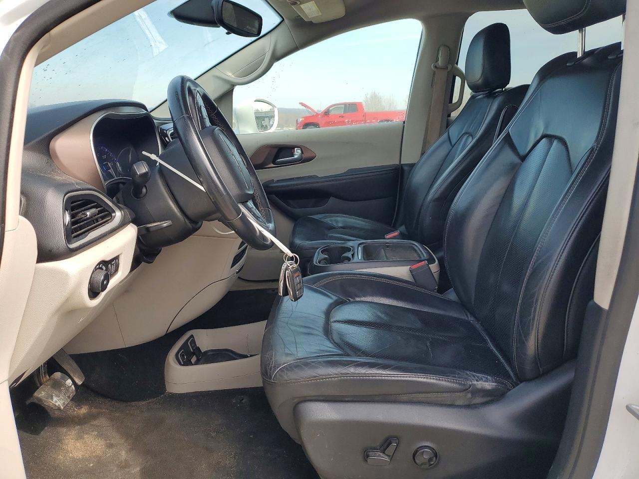 2018 Chrysler Pacifica Touring L - Image 7