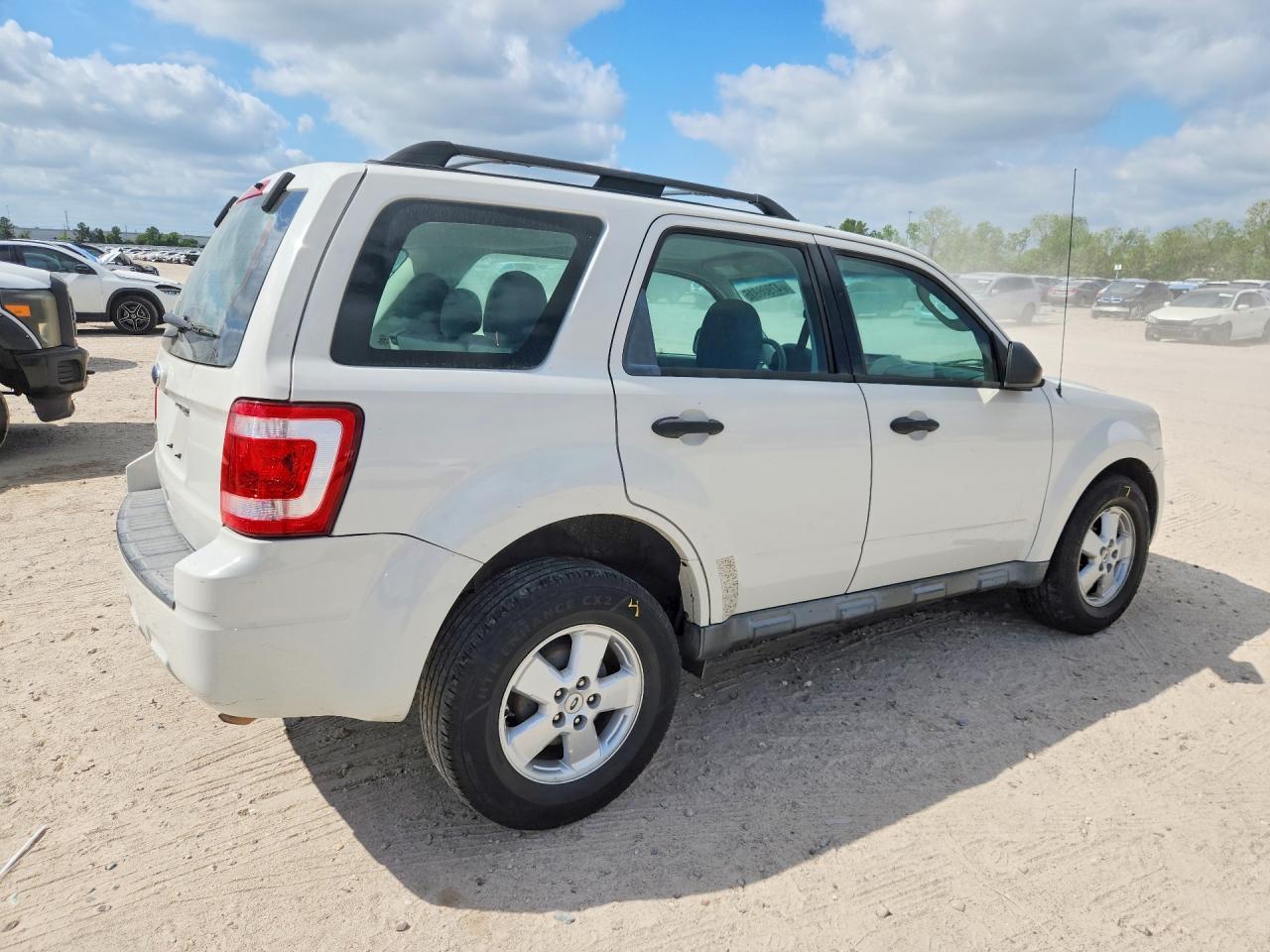 2012 Ford Escape Xls - Фото 3