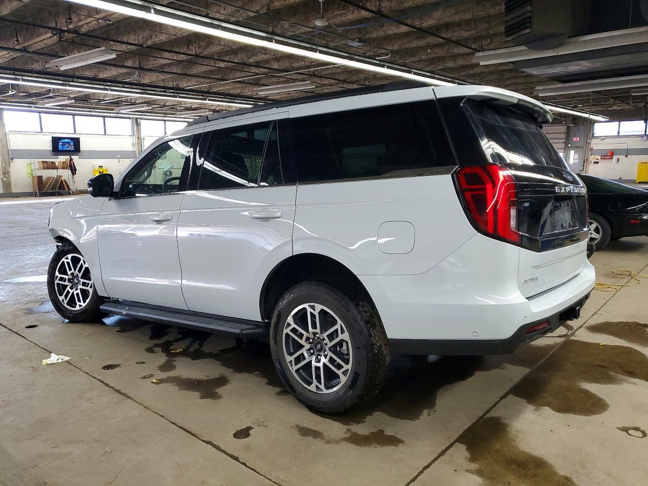 2025 Ford Expedition Active - Image 2